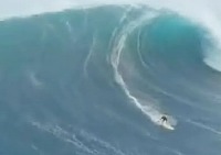 サーフィン超巨大波動画